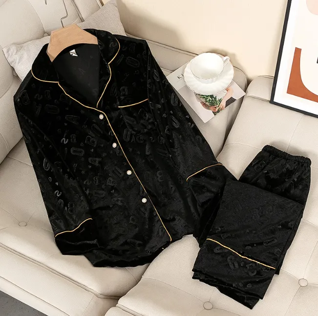 بيجاما نسائية من المخمل الذهبي  Women's gold velvet pajamas