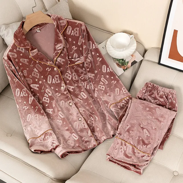بيجاما نسائية من المخمل الذهبي  Women's gold velvet pajamas